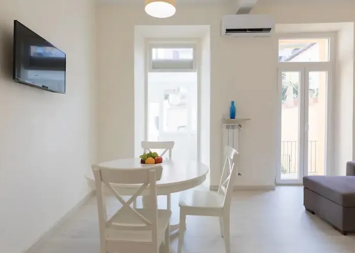 Quiet With Large Terrace In Spanish Steps Area *